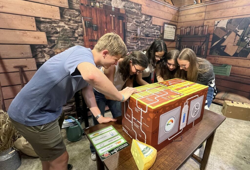 Animation stand & salon